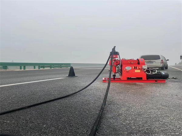 鄂尔多斯马路路基路面开裂下沉注浆加固灌浆